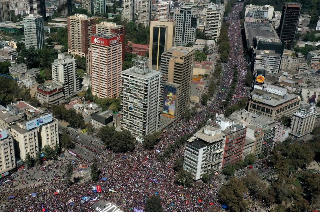 El Porvenir de una Ilusión: Clases medias en América Latina – Güemes & Paramio (2020)